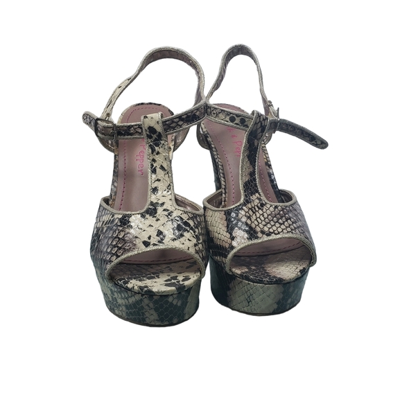 Pink & Pepper Womens Size 7.5 Snakeskin Print High Heels - Picture 2 of 6